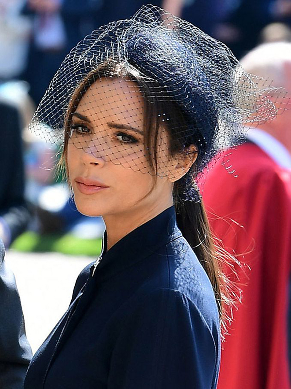 Vic cùng dàn khách mời nữ gây ấn tượng với lối trang điểm cổ điển tại hôn lễ hoàng gia